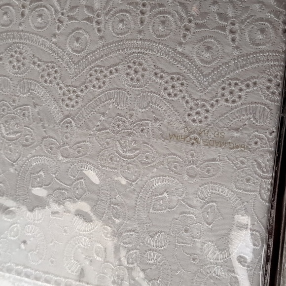 Court of Versailles pair standard pillow shams, cream all cotton embroidered - Picture 4 of 5